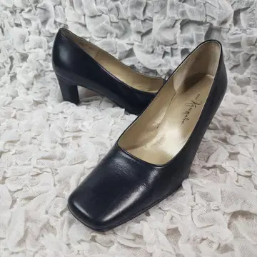 긴자 카네마츠 스퀘어토 플레인 펌프스 블랙