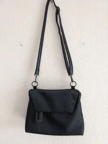 ear 숄더백 플랩 포함