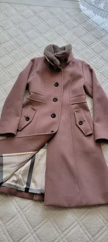 BLUE LABEL, 퍼 달린 핑크 롱 코트