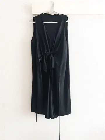 BACCA 슬리브리스 블랙 튜닉