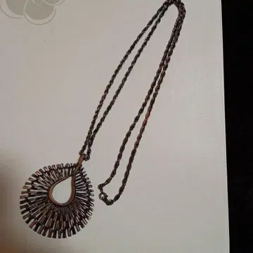 방사형 펜던트 목걸이 다크 브라운