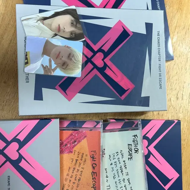 투모로우바이투게더 Fight Or Escape 개봉 앨범 + 포카 일괄