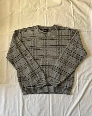 해거 그레이 체크 무늬 니트 스웨터