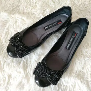 [ 새상품급 ] 네이비 비즈 리본 포함 블랙 에나멜 플랫슈즈