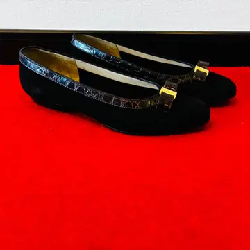 페라가모 리본 포함 블랙 스웨이드 플랫슈즈 23cm