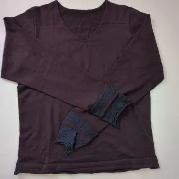 미사용 새상품 요건 레일 V넥 스웨터