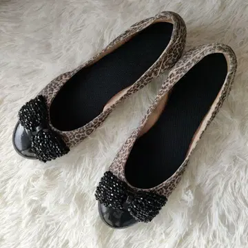 네이비 비즈 리본 포함 레오파드 무늬 플랫슈즈