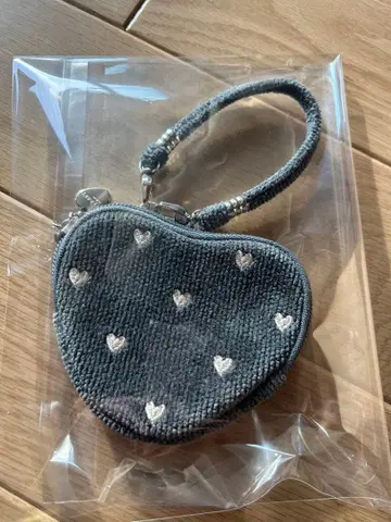 러브리 바이 페이러 하트형 파우치