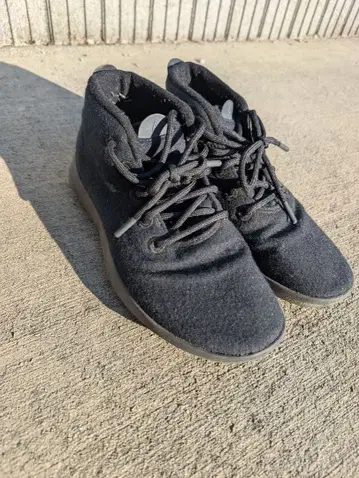 Allbirds 블랙 하이컷 스니커즈