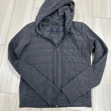 Abercrombie & Fitch 후드 부착 퀼팅 자켓 그레이
