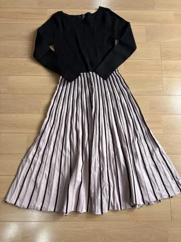 JUSGLITTY 니트 원피스