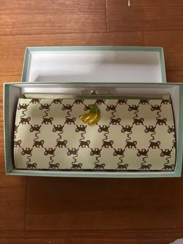 MUVEIL 바나나 모티브 장지갑