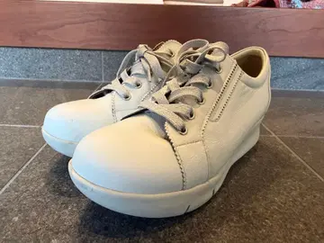 미스쿄코 쾌적 핏 하이 밑창 스니커즈