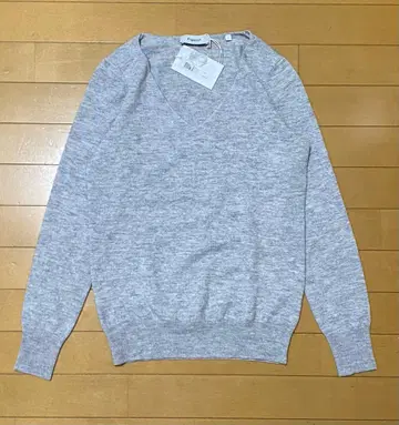 Figaret 그레이 V넥 스웨터 피가레