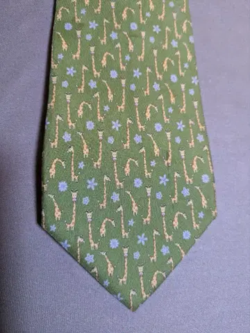 Salvatore Ferragamo 그린 컬러 기린 패턴 넥타이