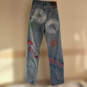 뒤도 앞도 귀여운 컬러풀 페인트 데님 팬츠