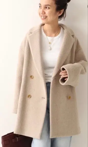 프레임 워크 베이지 더블 브레스트 코트
