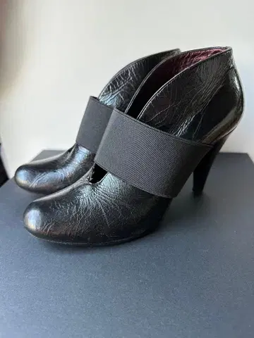 새상품급 이탈리아제 천연 가죽 에나멜 블랙 부티