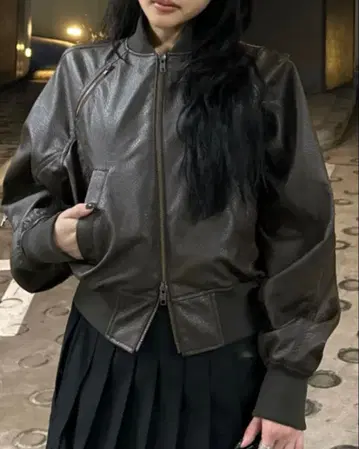 LAGUA GEM 크롭드 퓨 레더 블루종