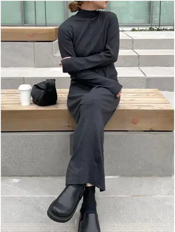 핑거 슬리브 프티 하이 리브 원피스 (블랙)