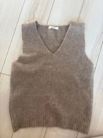 MONOHA 베이지 V넥 니트 베스트 울