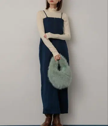 스트랩 달린 베어 원피스