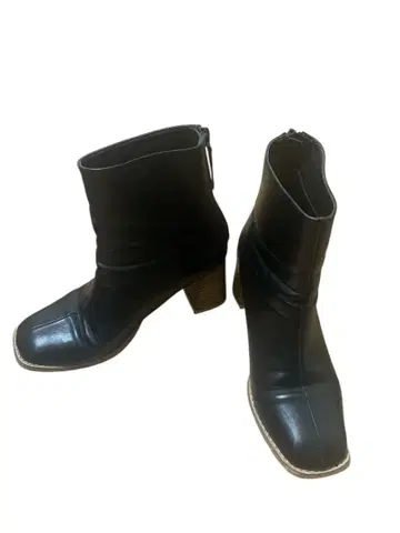 블랙 지퍼 달린 숏부츠 23.5cm