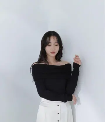 NATURAL BEAUTY BASIC 오프숄더 니트 블랙