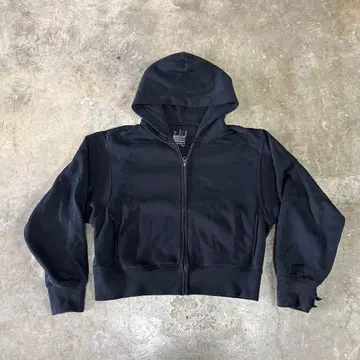 블랙 후드 부착 집업 후드티