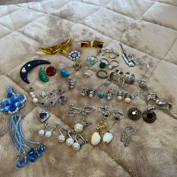 다양한 디자인의 귀찌 액세서리 세트