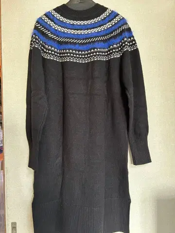 블랙과 파랑의 니트 원피스
