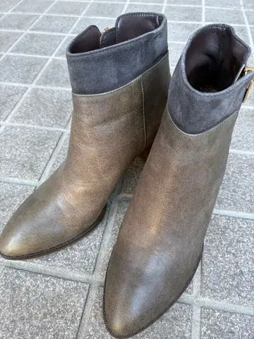 DIANA 가죽 앵클부츠 그레이 지퍼 포함