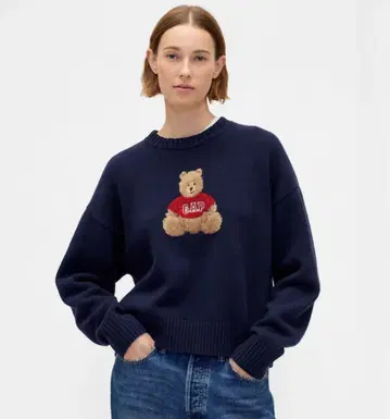 GAP 곰 자수 네이비 스웨터