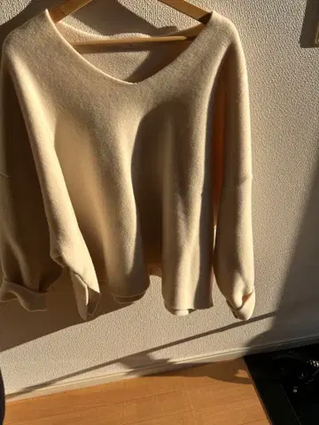 Fleece v-neck pullover(Ivory)Shop Kstyle