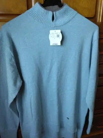 CROCODILE 스카이블루 하이넥 니트