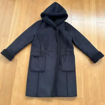 Another Edition 후드 부착 페이크 무스탕 코트 블랙