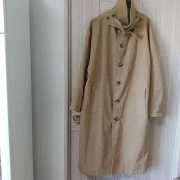 베이지 스탠드 카라 트렌치코트