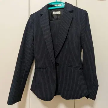 네이비 스트라이프 슬림핏 수트