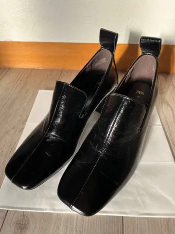 ZARA 가죽 블록힐 로퍼