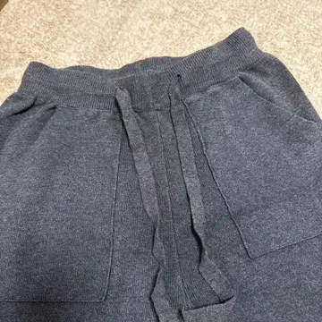 다크 그레이 조거 팬츠 포켓 부착