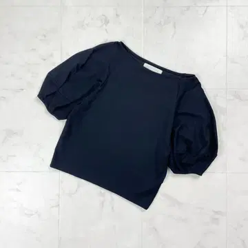 새상품급 ESTNATION 벌룬 슬리브 티셔츠 블랙 사이즈 38