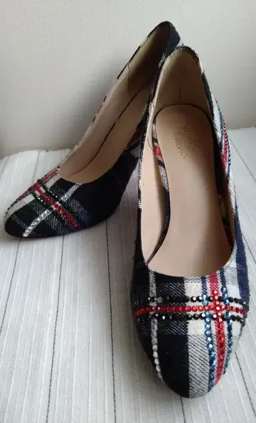 VanillaEssence 체크 무늬 비쥬 장식 펌프스 23.5cm