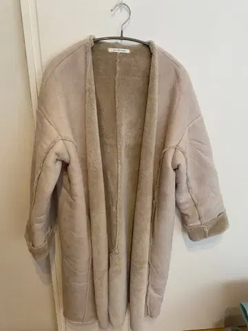 베이지 무스탕 코트 롱 코트