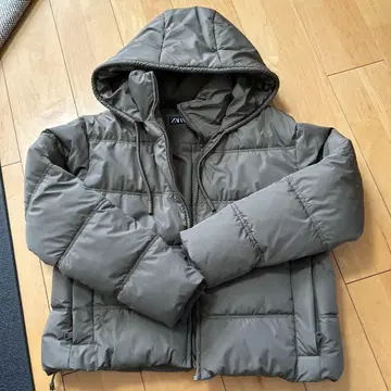 ZARA 후드 부착 올리브 그린 다운 자켓