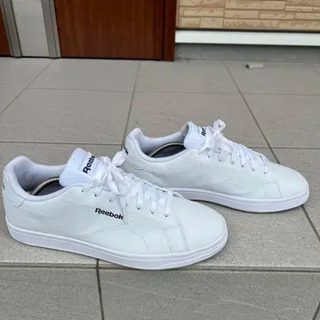 크리스마스 세일 실시 중 새상품급 Reebok 화이트