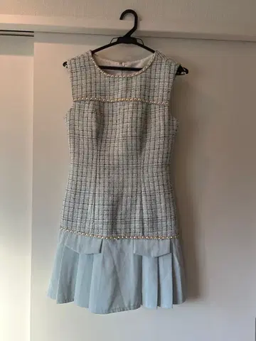 스카이블루 트위드 슬리브리스 드레스