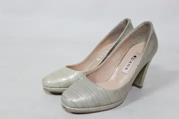 DIANA 다이애나 악어 엠보싱 펌프스 (21.5cm) 컨디션 최상