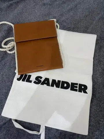 질샌더 브라운 가죽 숄더백