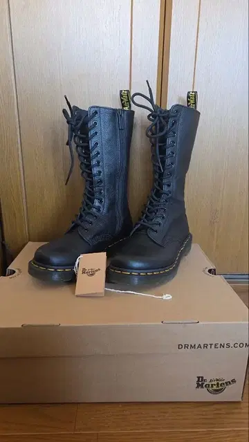 닥터 마틴 블랙 가죽 롱 부츠