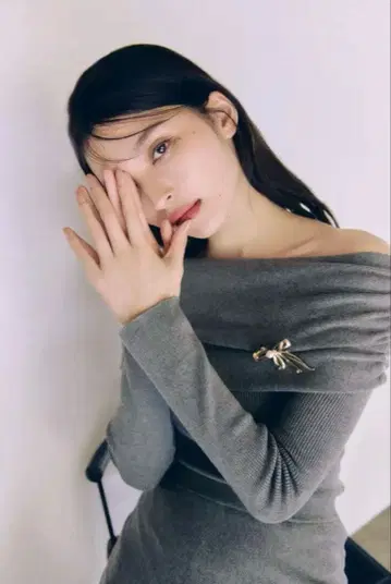 스나이델 브로치 오프숄더 니트 셋업